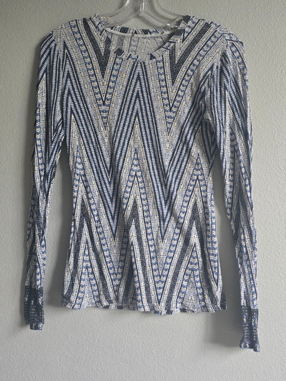 Chevron print pattern blue white black mesh long sleeves top estimated size XS